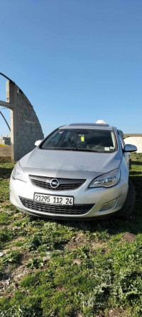 voitures-opel-astra-2012-guelma-algerie