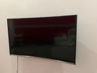 Télévision Samsung 40 pouces curved smart tv presque neuf 