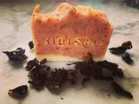 Savon naturel à la poudre d’hibiscus 