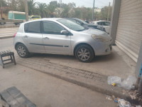 voitures-renault-clio-3-2010-mohammadia-alger-algerie