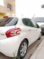 voitures-peugeot-208-2014-allure-dar-el-beida-alger-algerie