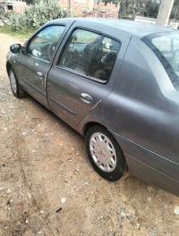 voitures-renault-clio-classique-2001-skikda-algerie