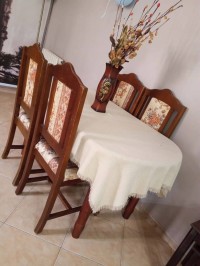 طاولات-الطعام-table-a-manger-avec-5-chaises-en-tres-bon-etat-بابا-حسن-الجزائر