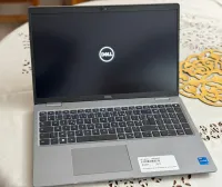 DELL Precision 3570 i5-1235U Generation
