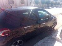 سيارات-peugeot-208-2013-الأغواط-الجزائر