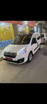 voitures-citroen-berlingo-multispace-2017-bordj-bou-arreridj-algerie