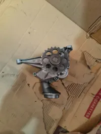 Pompe a l huile mercedes A611 w 202 CDI neuf 