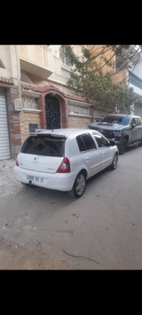 voitures-renault-clio-campus-2013-bye-mansourah-tlemcen-algerie