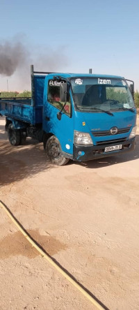 camion-hino-300-ouargla-algerie