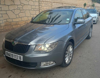 voitures-skoda-superb-2013-blida-algerie