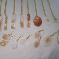 necklaces-pendants-سلسلة-مع-أقراط-من-الريزن-bordj-el-bahri-alger-algeria