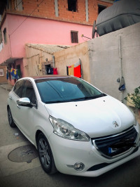 voitures-peugeot-208-2014-allure-hadjout-tipaza-algerie