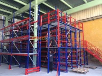 Rayonnage sur mezzanine 