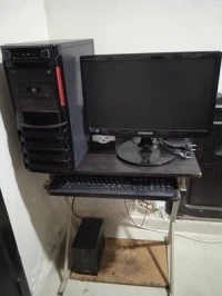 pc de bureau :unité centrale,ecran,clavier et onduleur