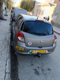 voitures-renault-clio-3-2011-taoura-souk-ahras-algerie