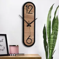Longue horloge murale ovale de style minimaliste effet Bois