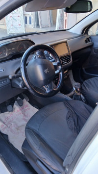 voitures-peugeot-208-2013-ghardaia-algerie