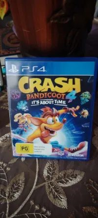 CRASH BANDICOOT 4
