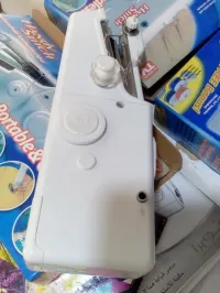 vend pieces de machine a coudre et balance electronique