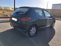 سيارات-peugeot-206-2004-المدية-الجزائر