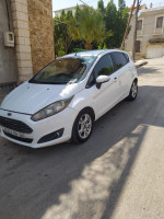 voitures-ford-fiesta-2014-trend-look-guelma-algerie