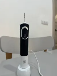 Brosse a dents électrique, la marque Oral B pro timer