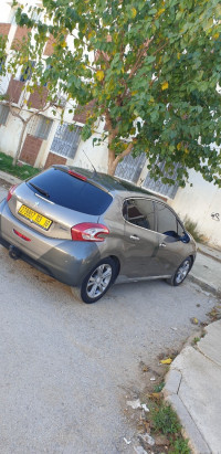 voitures-peugeot-208-2013-allure-tenes-chlef-algerie