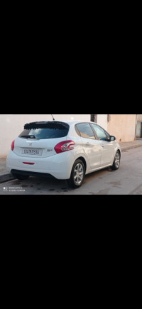 voitures-peugeot-208-2015-active-facelift-ksar-chellala-tiaret-algerie