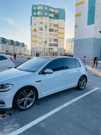 سيارات-volkswagen-golf-7-2018-carat-عزابة-سكيكدة-الجزائر