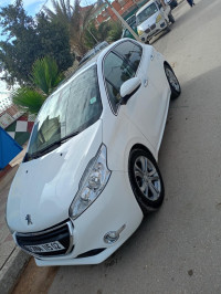 voitures-peugeot-208-2016-allure-facelift-chettia-chlef-algerie