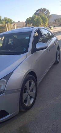 voitures-chevrolet-cruze-2010-mdaourach-souk-ahras-algerie