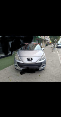 voitures-peugeot-207-2012-chlef-algerie