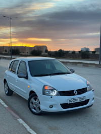 voitures-renault-clio-campus-2013-bye-tlemcen-algerie