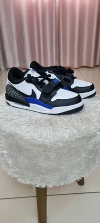 N i k e A i r J o r d a n 1 Low True Blue
