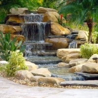 conception et réalisation de cascade d'eau pour cour, terrasse,jardin, piscine et place public تصنيع وتركيب الشلالات