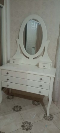 أثاث-آخر-coiffeuse-tres-bonne-qualite-avec-miroirs-دالي-ابراهيم-الجزائر