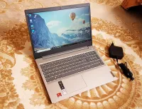 Lenovo ideapad 3 - Ryzen 5 3500u 8gb ram 1 tera HDD Rx vega 8