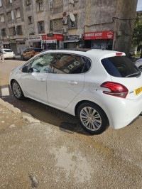 voitures-peugeot-208-2015-allure-facelift-bejaia-algerie