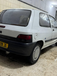 voitures-renault-clio-1-1998-damiat-medea-algerie