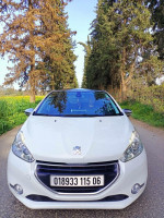 voitures-peugeot-208-2015-allure-ifenain-ilmathen-bejaia-algerie