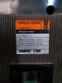 industrie-fabrication-disjoncteur-merlin-gerin-tlemcen-algerie