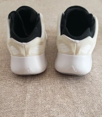 à vendre Adidas yeezy 700 V3