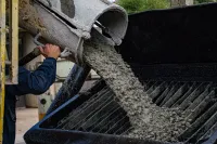 béton près a l'emploi    