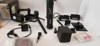 Go pro 8 avec accessoires  Chargeur batteries , deux batteries,  média mod 