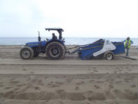 boumerdes-algerie-nettoyage-jardinage-des-plages-avec-cribleuse