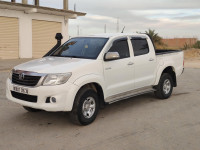 voitures-toyota-hilux-2016-legend-dc-4x4-pack-luxe-benaceur-touggourt-algerie