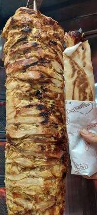 سياحة-و-تذوق-الطعام-معلم-شاورما-سوري-وهران-الجزائر