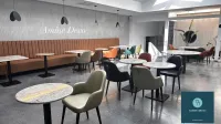 Chaise et table