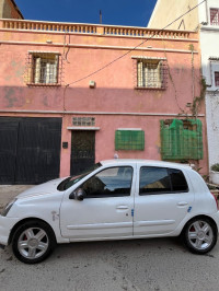 voitures-renault-clio-campus-2013-bye-alger-centre-algerie