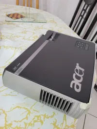 Data Show Acer P7072i DLP projector.